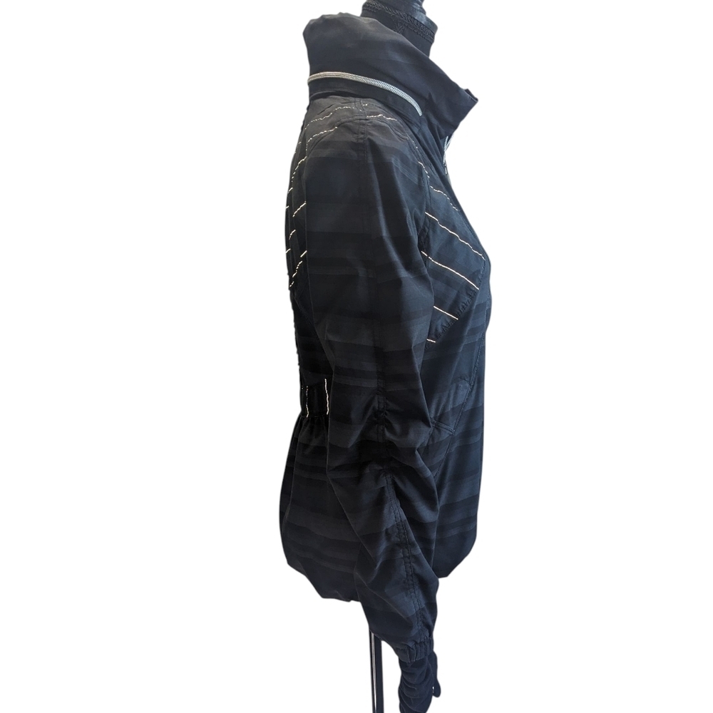 Lululemon Rare Run Hustle Black Jacket Micro Reflective Strip Hood Size 4 - Picture 5 of 16